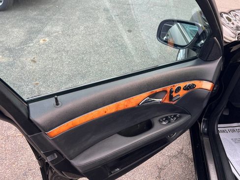 Used 2008 Mercedes-Benz E 350 4MATIC Sedan image 19