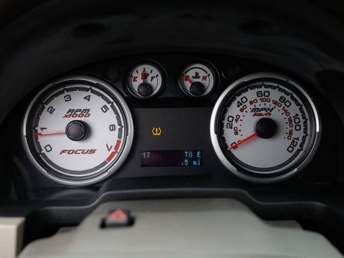 Used 2010 Ford Focus SE image 28