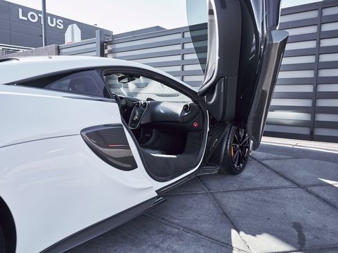 Used 2020 McLaren 570S Coupe image 30