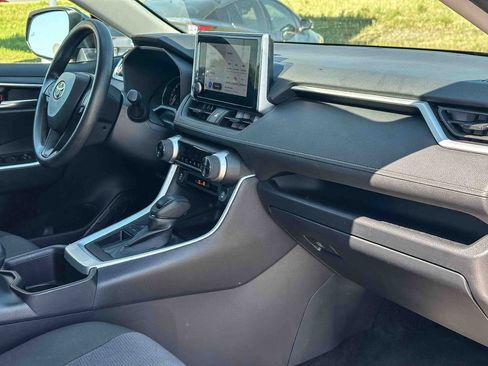 Used 2025 Toyota RAV4 XLE image 22