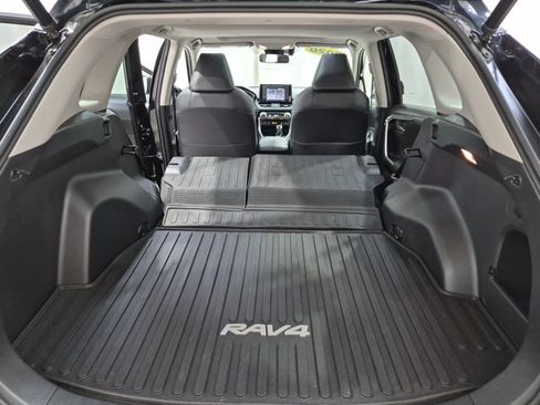 Used 2020 Toyota RAV4 XLE Premium AWD/4WD image 31