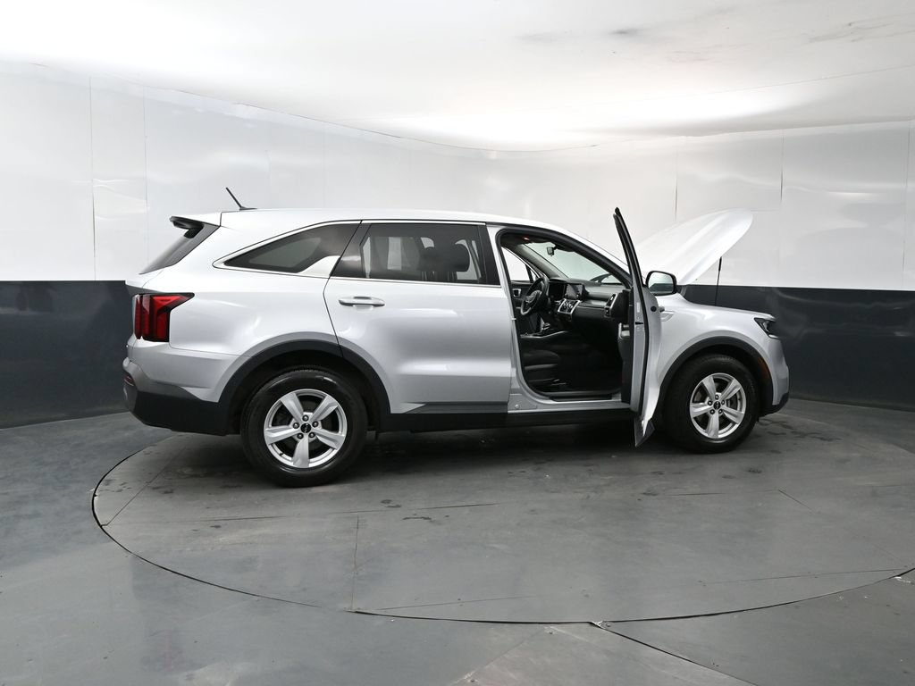 Used 2022 Kia Sorento LX FWD image 27