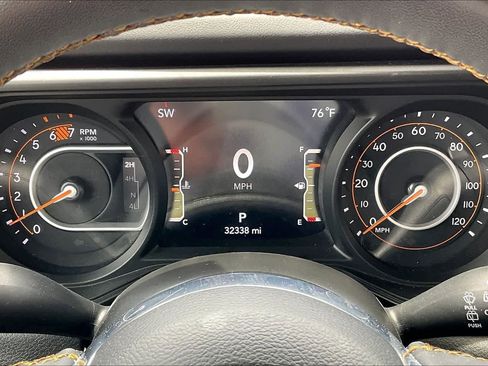 Used 2025 Jeep Wrangler Unlimited Sahara AWD/4WD image 16
