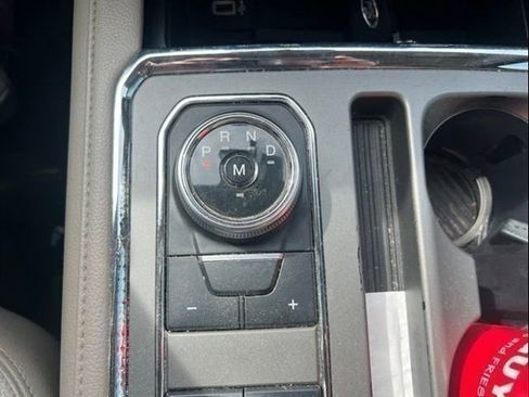 Used 2019 Ford Expedition XLT w/ Equipment Group 202A AWD/4WD image 41