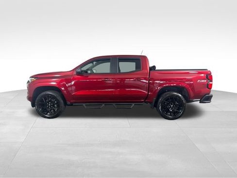 Used 2025 Chevrolet Colorado Z71 w/ Technology Package AWD/4WD image 3