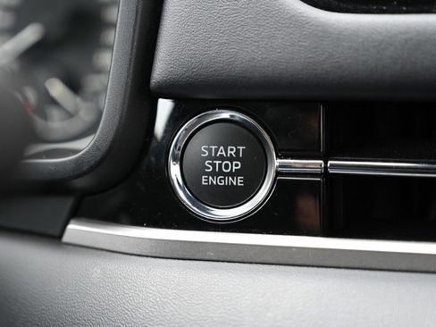 Used 2025 Mitsubishi Outlander SE image 30