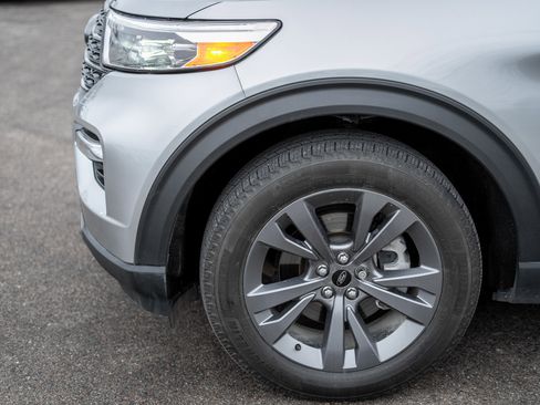 Used 2023 Ford Explorer XLT w/ Equipment Group 202A image 9