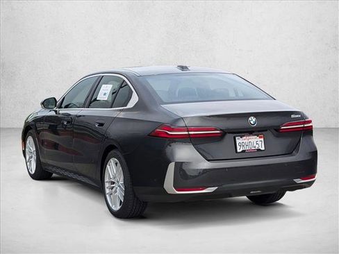 Certified 2025 BMW 530i image 8