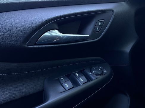 Used 2025 Buick Envista Sport Touring image 18