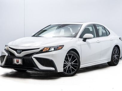 Used 2022 Toyota Camry SE w/ Convenience Package