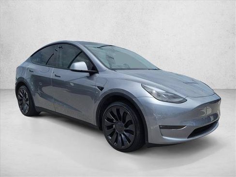 Used 2024 Tesla Model Y Long Range AWD/4WD image 3