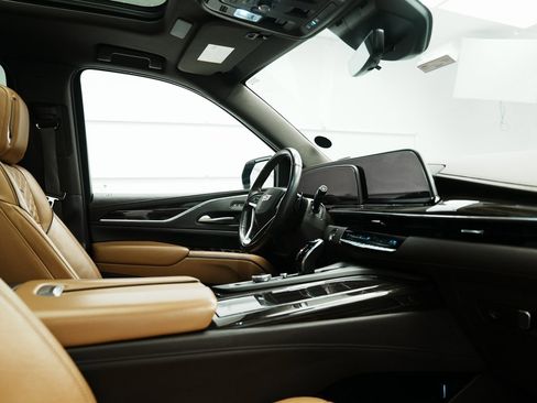 Used 2021 Cadillac Escalade ESV Premium Luxury image 31