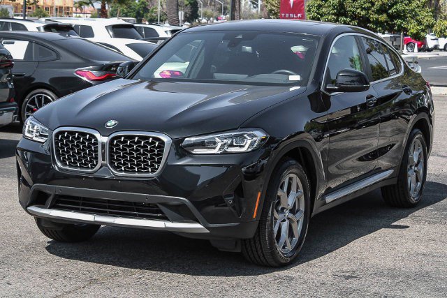 Used 2025 BMW X4 xDrive30i w/ Convenience Package AWD/4WD image 3