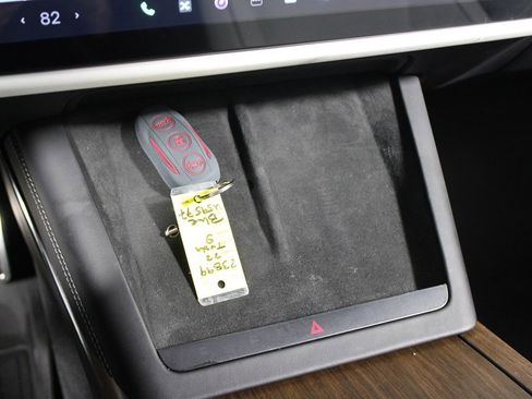 Used 2022 Tesla Model S Plaid image 15