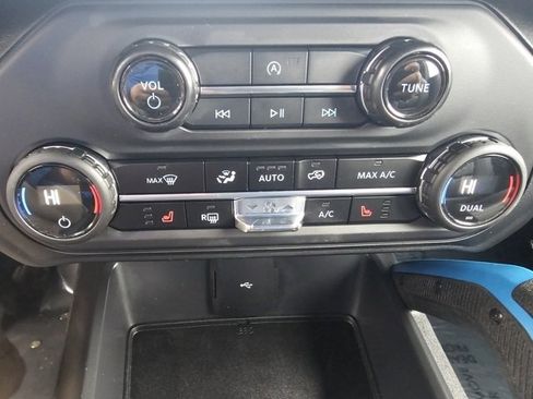 Used 2024 Ford Bronco Black Diamond image 24