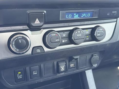 Used 2022 Toyota Tacoma SR5 w/ Technology Package AWD/4WD image 28