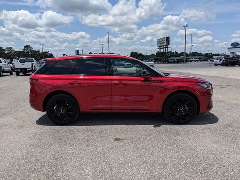 Used 2025 Lincoln Corsair AWD w/ Equipment Group 101A image 3
