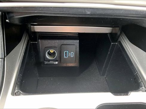 Used 2023 Ford Explorer XLT AWD/4WD image 17