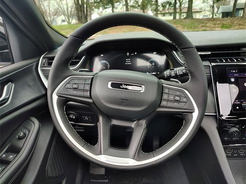 New 2025 Jeep Grand Cherokee Altitude w/ Trailer Tow Package image 16