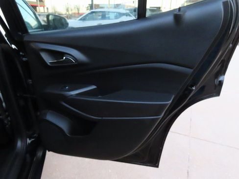 Used 2025 Chevrolet Trax LT w/ LT Convenience Package image 12