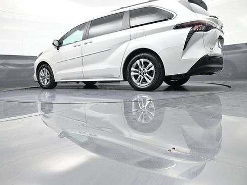 Used 2024 Toyota Sienna XLE w/ XLE Plus Package AWD/4WD image 34