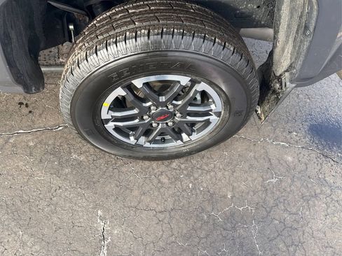 Used 2024 Toyota Tacoma TRD Sport w/ TRD Sport Upgrade Package image 23