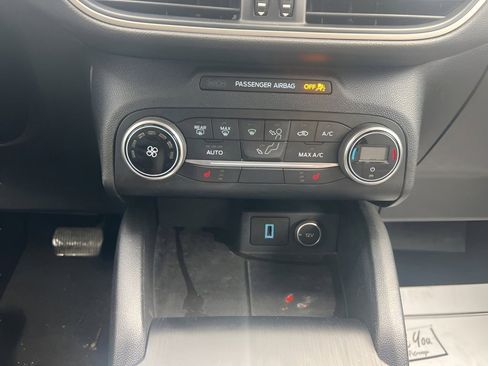 Used 2020 Ford Escape SE image 23