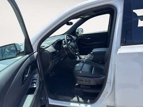 Used 2023 Chevrolet Traverse RS AWD/4WD image 41