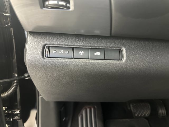 Used 2025 Nissan Pathfinder SL AWD/4WD image 21