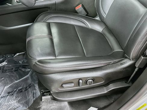 Used 2023 Chevrolet Traverse RS FWD image 27
