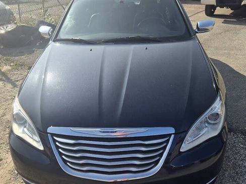 Used 2013 Chrysler 200 Limited FWD image 3