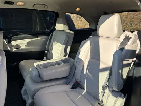 Used 2025 Honda Odyssey EX-L image 10