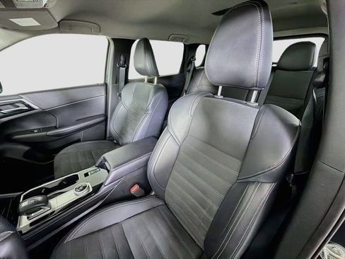 Used 2025 Mitsubishi Outlander SE FWD image 13