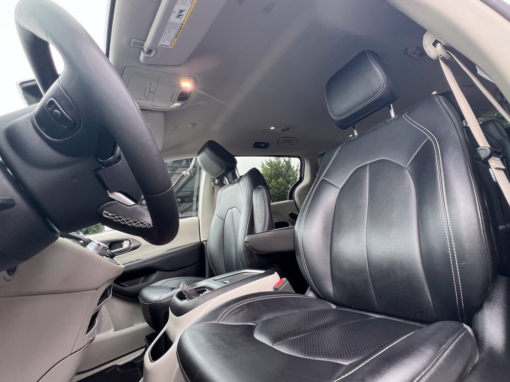 Used 2024 Chrysler Pacifica Limited FWD image 19