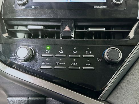 Used 2021 Toyota Camry LE image 20