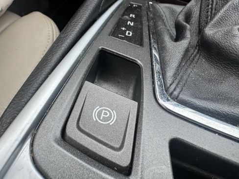 Used 2011 Cadillac SRX Luxury FWD image 41