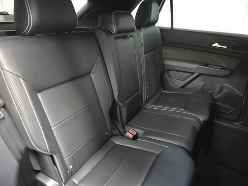 Used 2023 Volkswagen Atlas Cross Sport SE AWD/4WD image 17