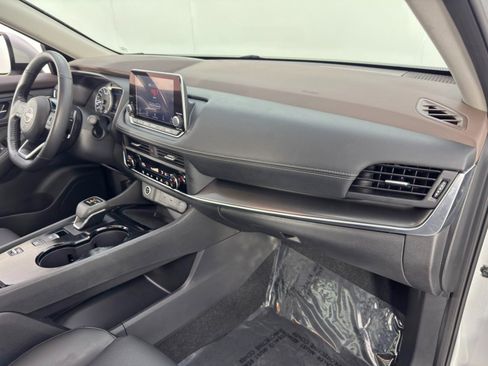 Used 2023 Nissan Rogue SV w/ SV Premium B Package image 14