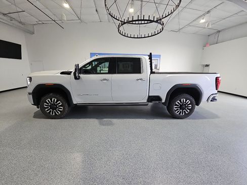 Used 2024 GMC Sierra 2500 Denali Ultimate AWD/4WD image 5