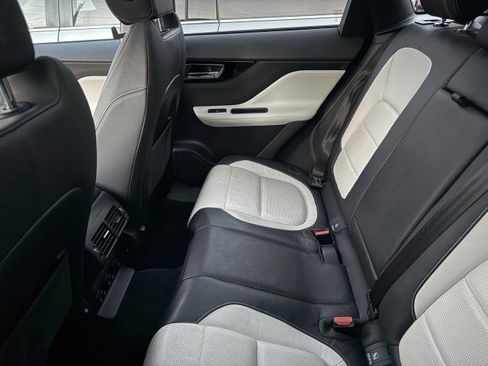 Used 2018 Jaguar F-PACE R-Sport image 7