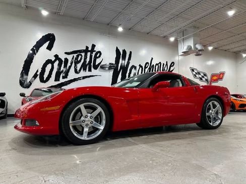 Used 2006 Chevrolet Corvette Coupe w/ Preferred Equipment Group RWD image 2