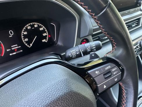 Used 2025 Honda Pilot Sport image 18