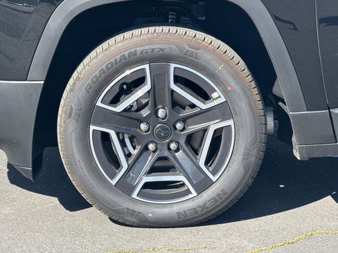 New 2026 Jeep Cherokee Laredo image 25