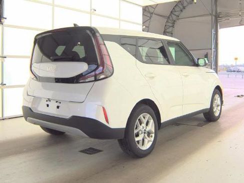 Used 2025 Kia Soul LX w/ LX Technology Package FWD image 3