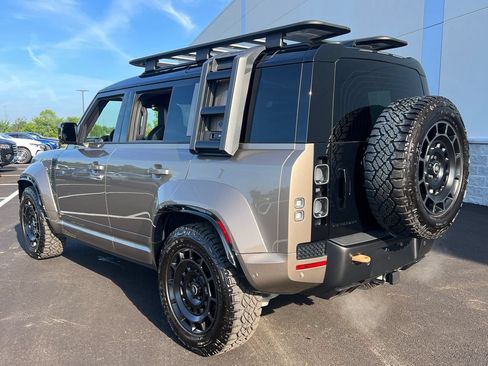 Used 2025 Land Rover Defender 110 AWD/4WD image 5