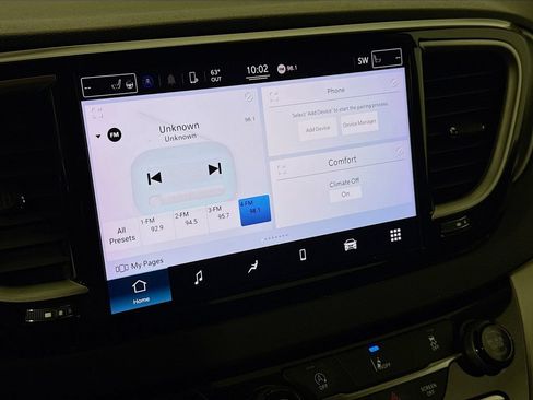 Used 2022 Chrysler Pacifica Touring-L FWD image 14