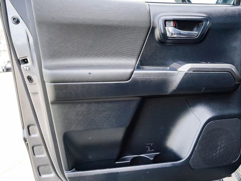 Used 2017 Toyota Tacoma TRD Off-Road w/ Premium & Technology Package image 26