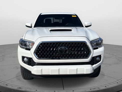 Used 2019 Toyota Tacoma TRD Sport w/ Technology Package image 2