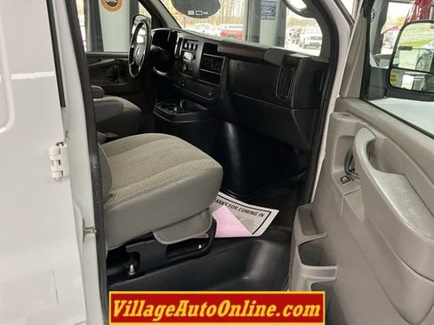 Used 2014 Chevrolet Express 2500 image 32