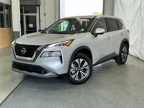 Used 2023 Nissan Rogue SV FWD image 2